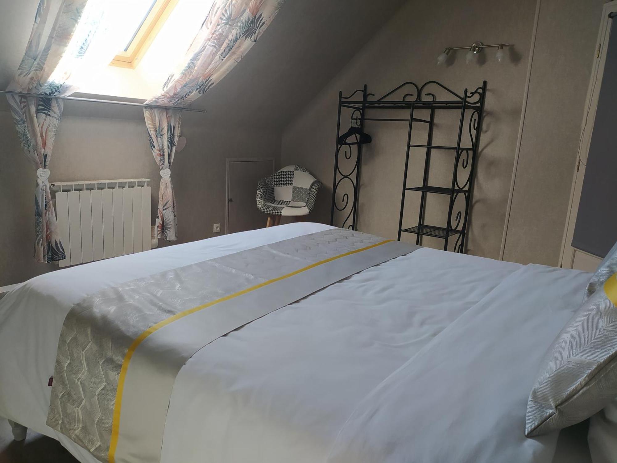 Des Roux Et Des Pious Suite De 35 A 60 M2 Et 3 Chambres Pour Groupe De 2 A 6 Personnes Civray-de-Touraine Ngoại thất bức ảnh