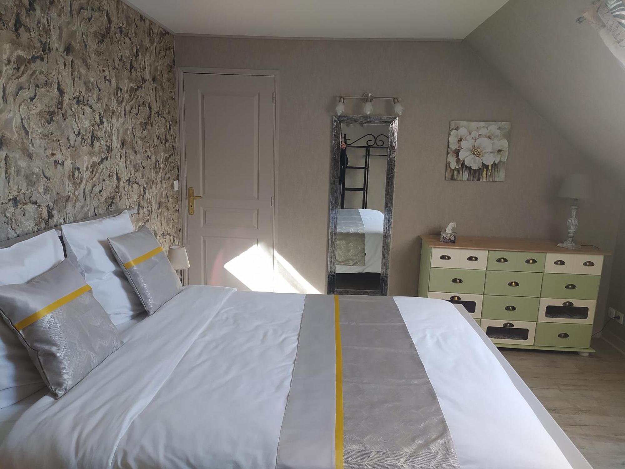 Des Roux Et Des Pious Suite De 35 A 60 M2 Et 3 Chambres Pour Groupe De 2 A 6 Personnes Civray-de-Touraine Ngoại thất bức ảnh