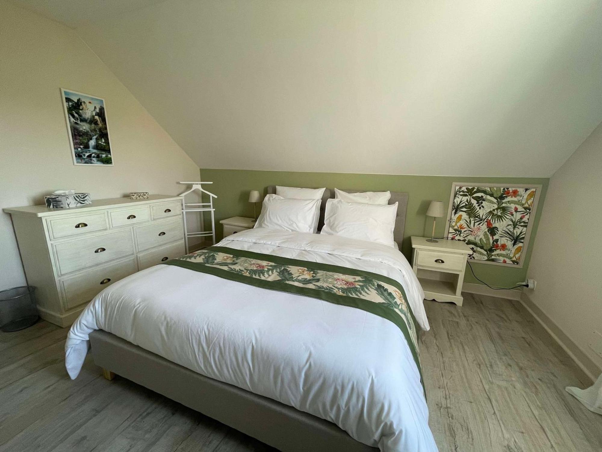 Des Roux Et Des Pious Suite De 35 A 60 M2 Et 3 Chambres Pour Groupe De 2 A 6 Personnes Civray-de-Touraine Ngoại thất bức ảnh