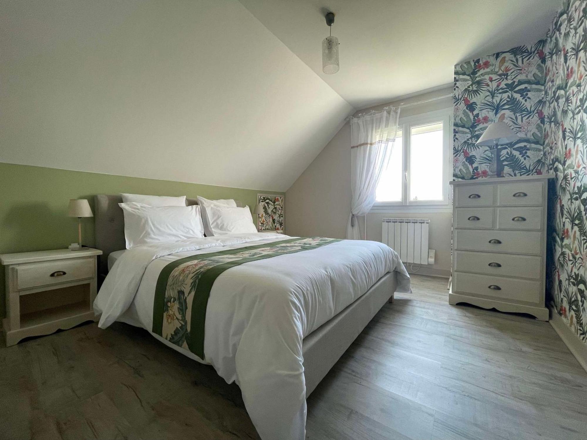Des Roux Et Des Pious Suite De 35 A 60 M2 Et 3 Chambres Pour Groupe De 2 A 6 Personnes Civray-de-Touraine Ngoại thất bức ảnh